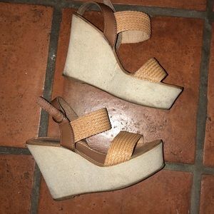 Steve Madden platform Engel wedge! Size 9